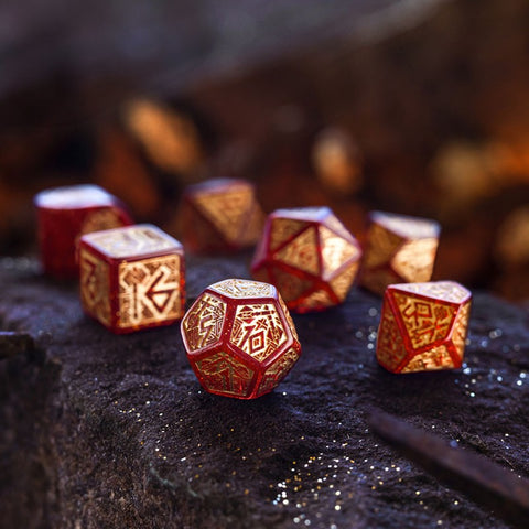 Dwarven Dice Set Jewels Shimmering Red With Gold Engravings Q-Workshop RDWA09