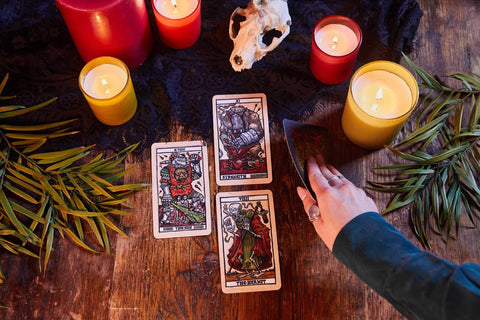 Tarot del Toro cards and guidebook Insight Editions