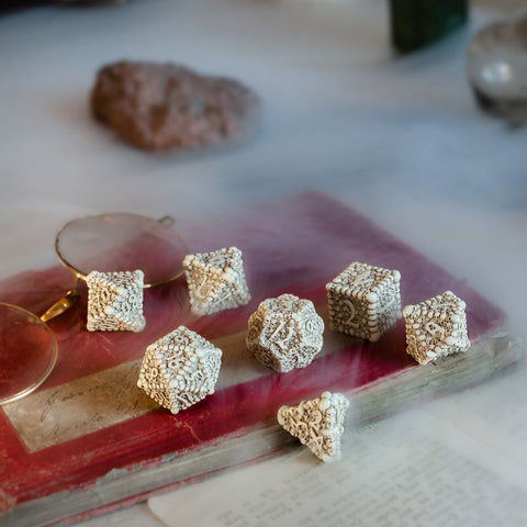 DICE MACABRE SET BEIGE AND BROWN SKULLS 7 DICE RPG PLAYING GAMES Q-WORKSHOP NEW