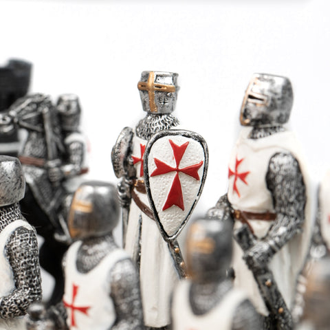 Italfama Crusaders Chess Set Hand-Painted Resin 40x40cm Wood Board Made in Italy