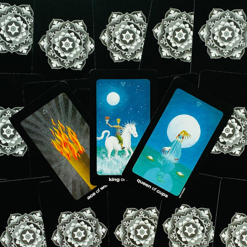 Sun and Moon Tarot Deck in a Tin by Vanessa Decort 78 Cards US Games