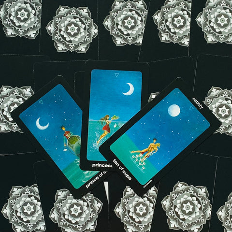 Sun and Moon Tarot Deck in a Tin by Vanessa Decort 78 Cards US Games