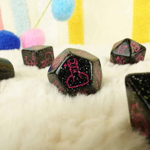 Q-Workshop Spitty Llama 7-Dice RPG Set Shimmer Black Magenta Glitter