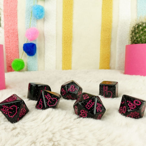 Q-Workshop Spitty Llama 7-Dice RPG Set Shimmer Black Magenta Glitter